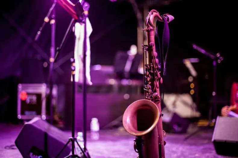 Jak opanować improwizację jazzową: techniki i praktyczne porady