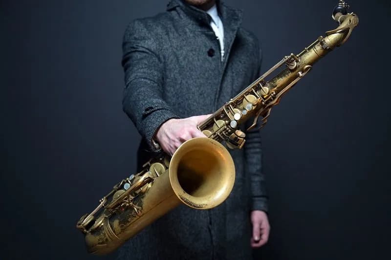 Muzyka jazzowa: Odkryj jej historię, artystów i gdzie słuchać