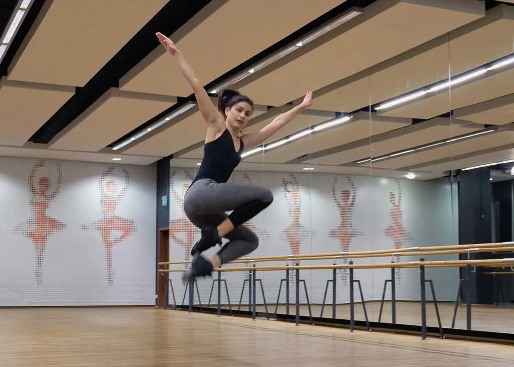 Pozycje jazzowe: Kluczowe techniki, które poprawią twój taniec