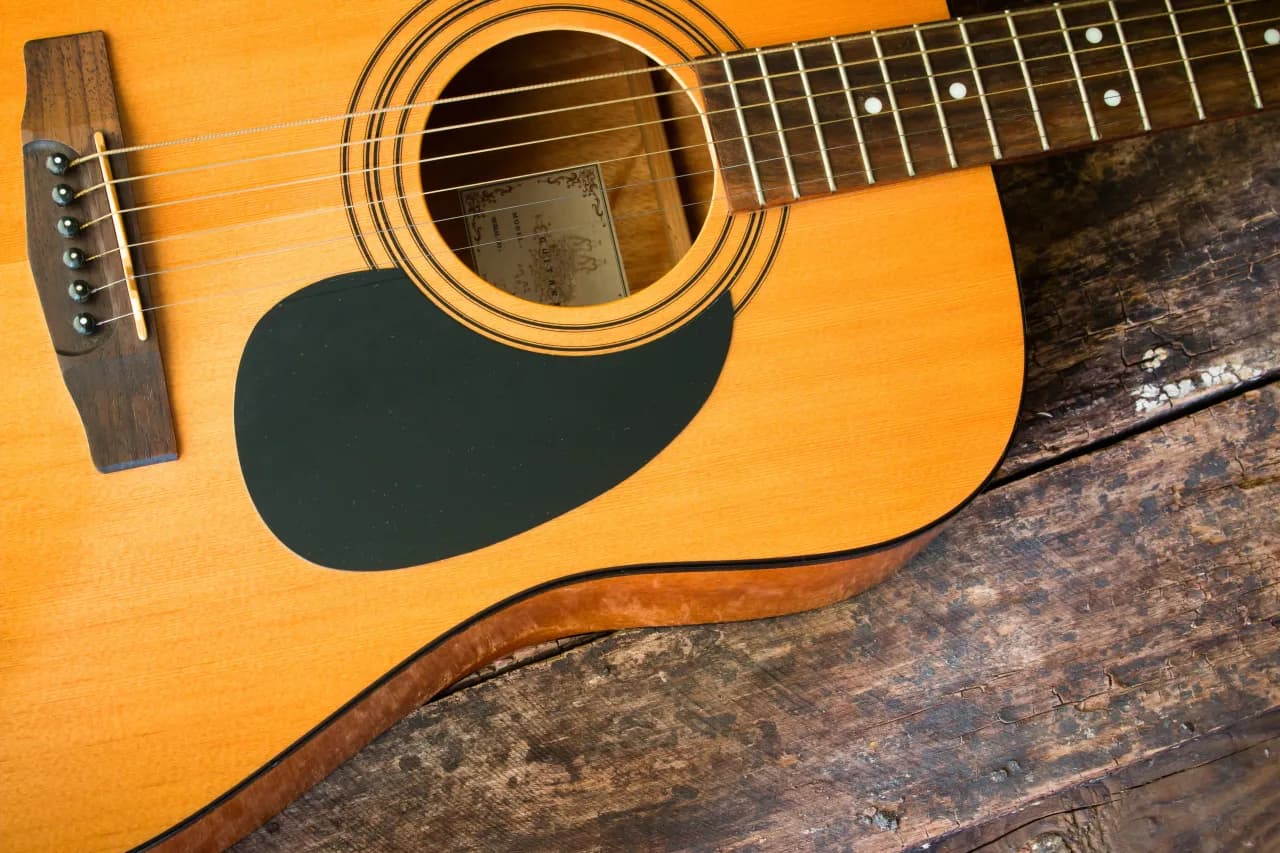 Używana gitara – więcej niż instrument. Odkryj duszę i brzmienie z historią