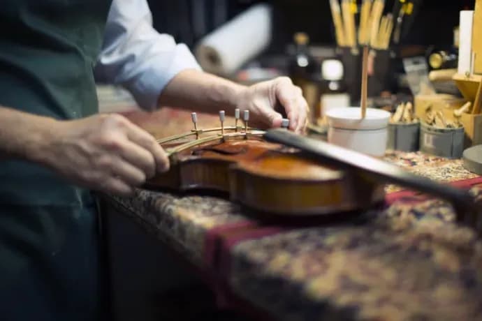 Kto naprawia skrzypce? Sprawdź, jak uniknąć kosztownych błędów