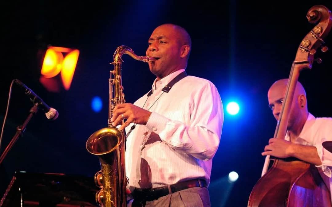 Najlepsi wokaliści jazzowi: ich wpływ i niezapomniane style