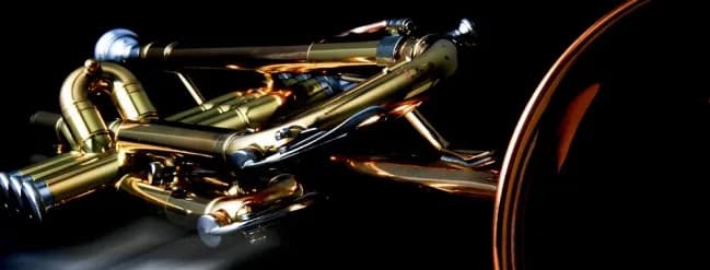 Który z instrumentów dętych posiada suwak? Odkryj tajemnice puzonu